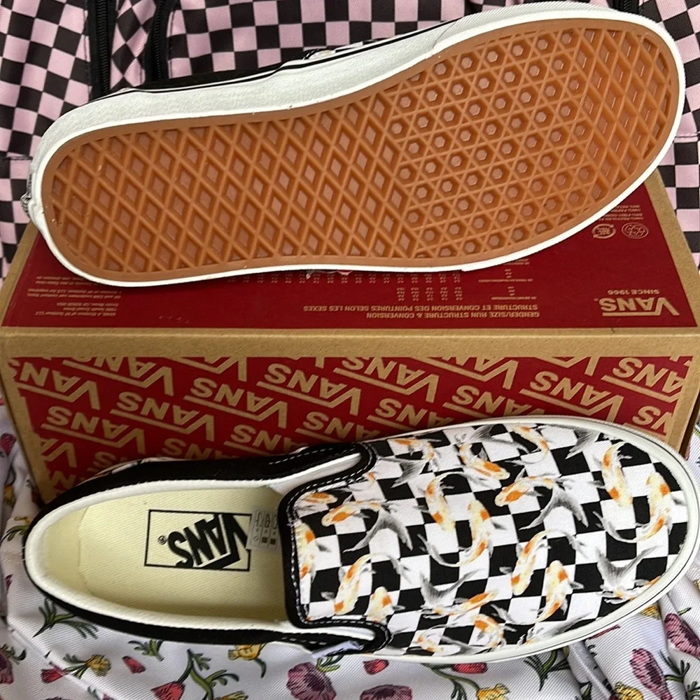Vans WMNS Classic Slip-0n
Checkerboard Koi/Black
VN0A5JMHVG3
Sneakers - Picture 5 of 16